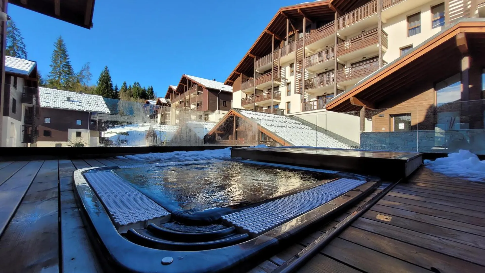 Les Roches Du Mont Blanc Aparthotel Combloux